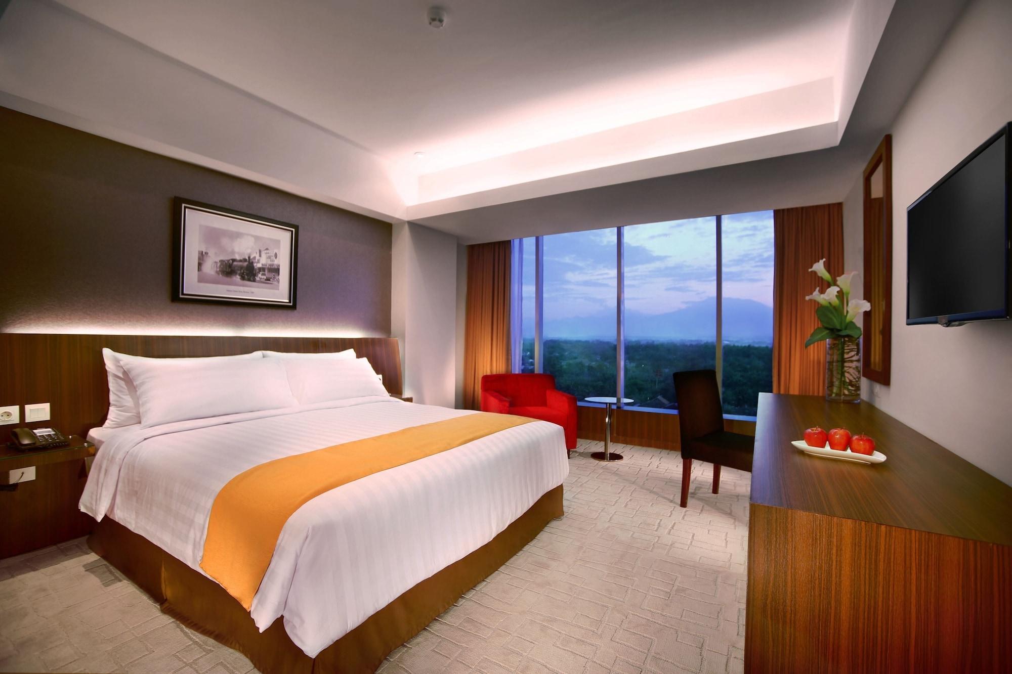Aston Madiun Hotel & Conference Center Exteriör bild