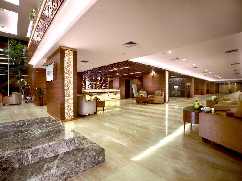 Aston Madiun Hotel & Conference Center Exteriör bild