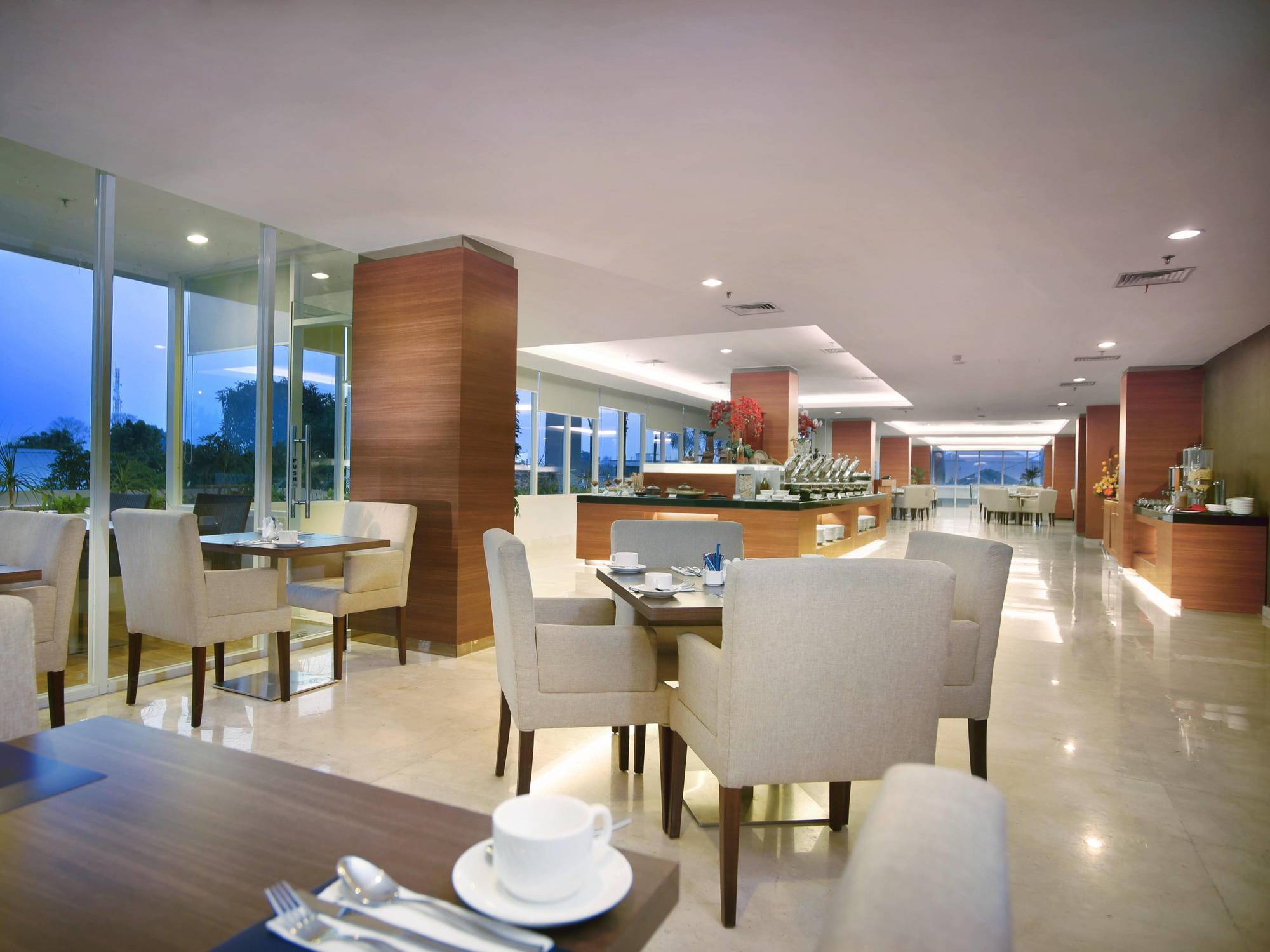 Aston Madiun Hotel & Conference Center Exteriör bild