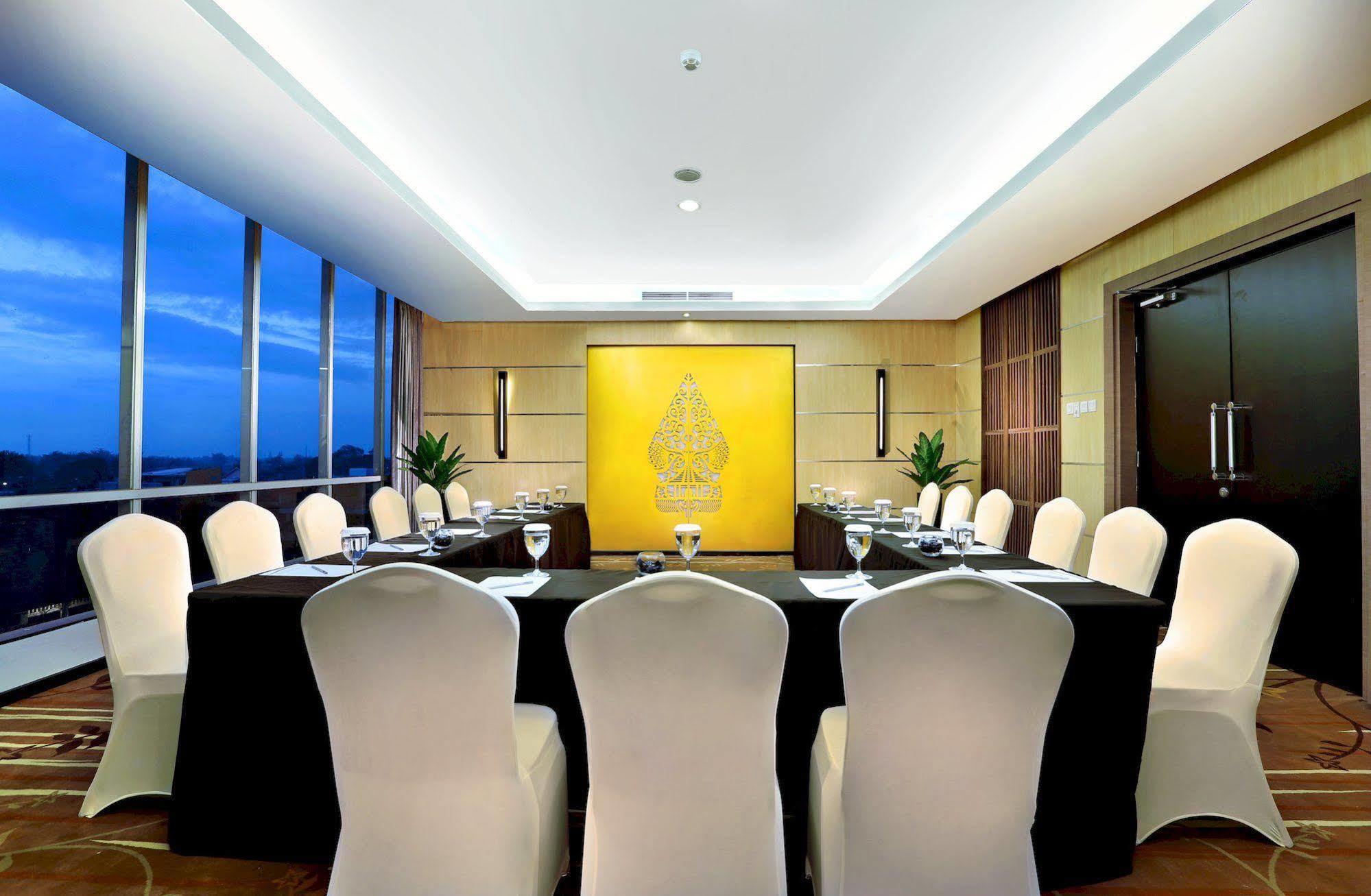 Aston Madiun Hotel & Conference Center Exteriör bild