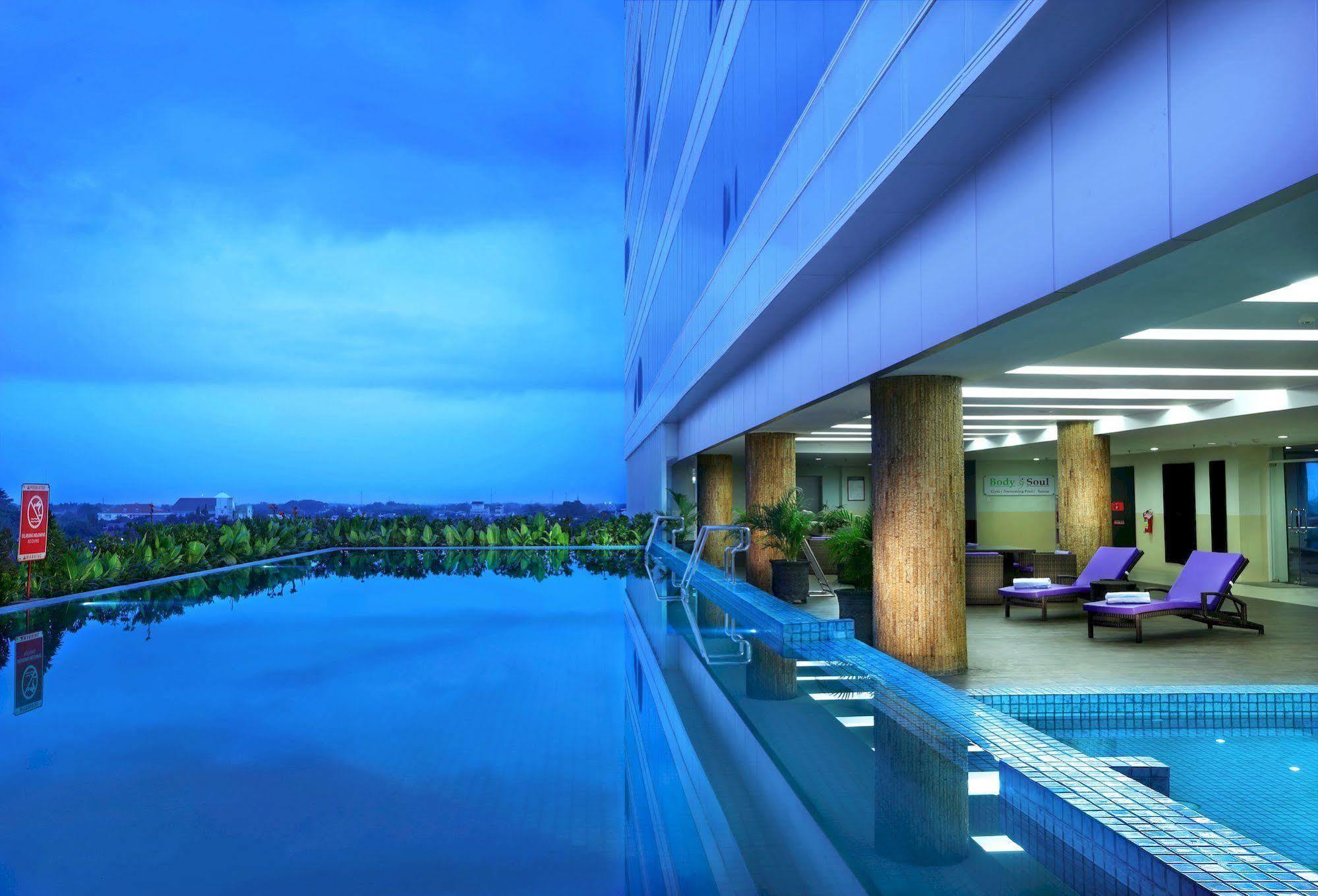 Aston Madiun Hotel & Conference Center Exteriör bild